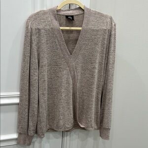Bobeau Women's Heathered Oatmeal V-Neck Top Size M